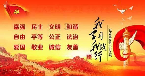 男孩得了奖状后一路展示 ，“奖状之大，小小书包装不下”