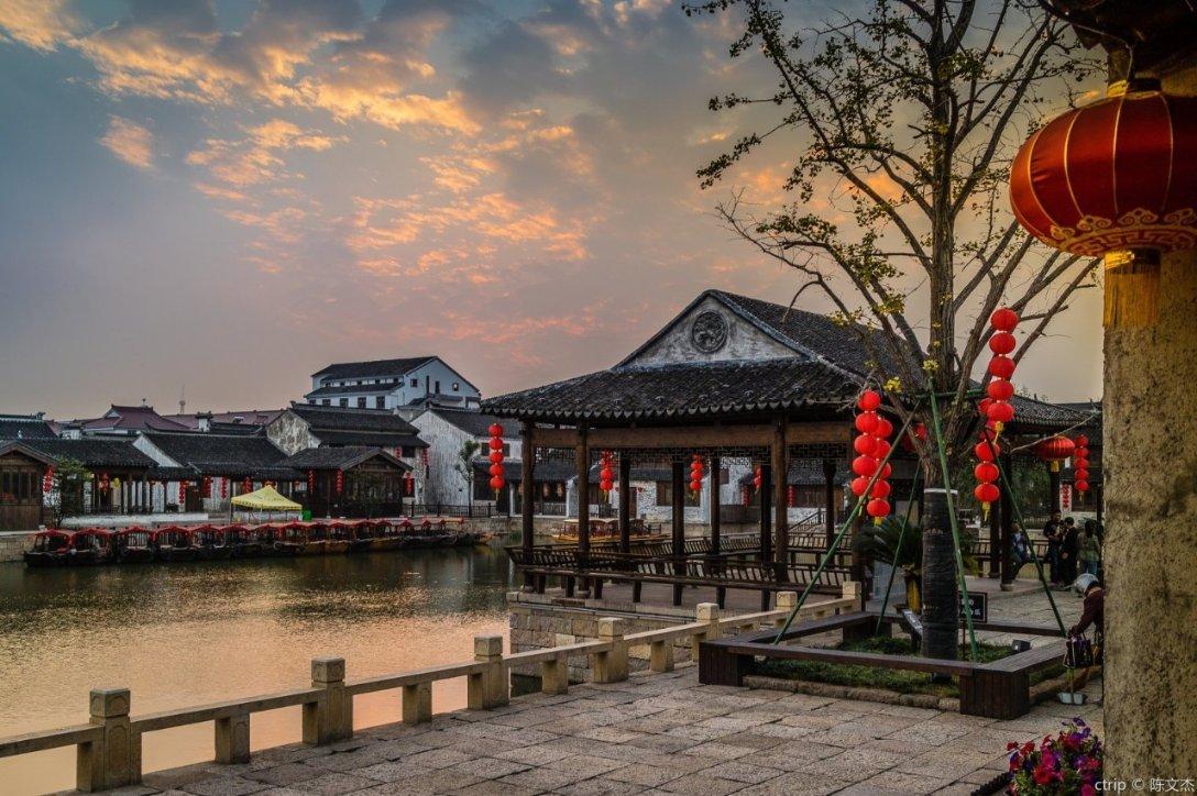 海绵宝宝备受争议的一集，皮肤颜色决定身份等级，作者想表达什么游戏画面